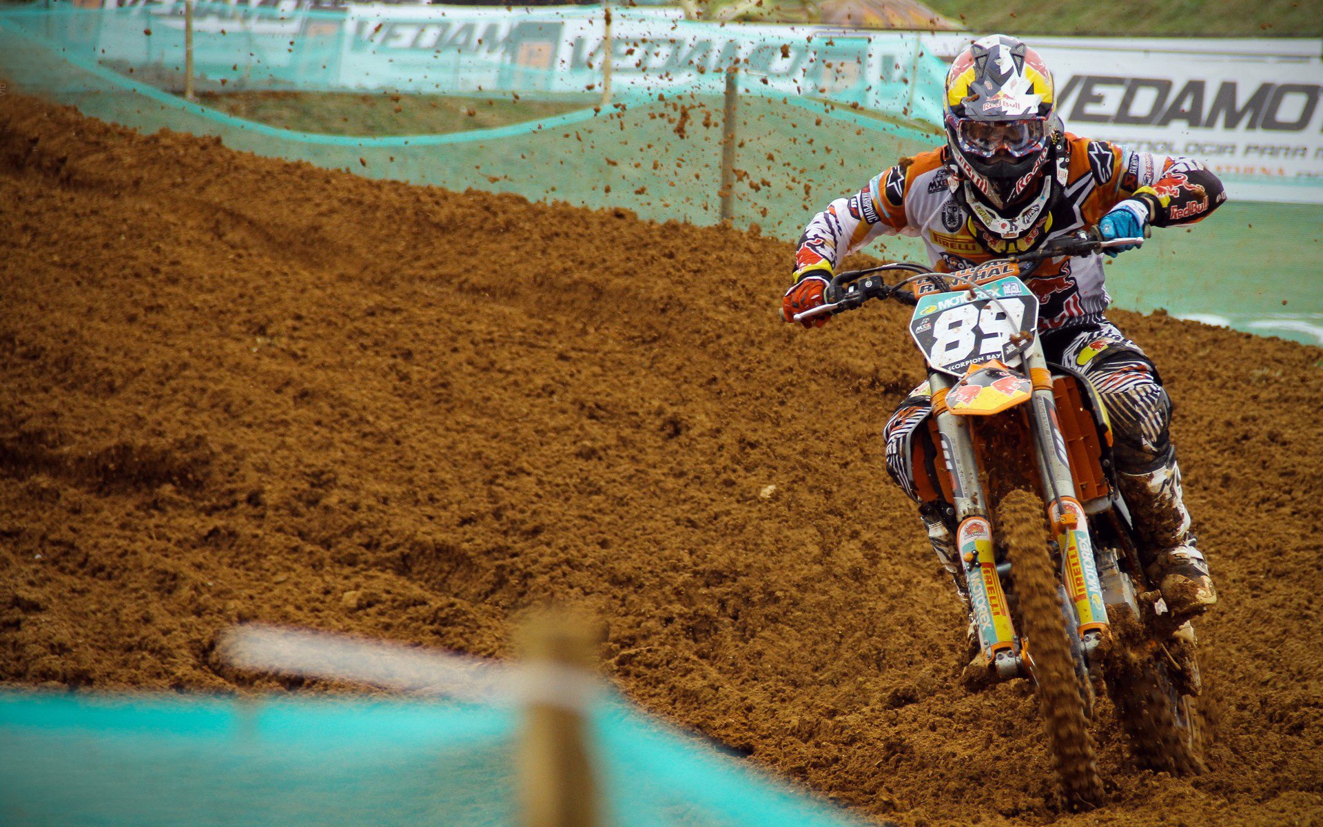 沙尔克客场主场失利，球迷失望不已，沙尔克队主帅