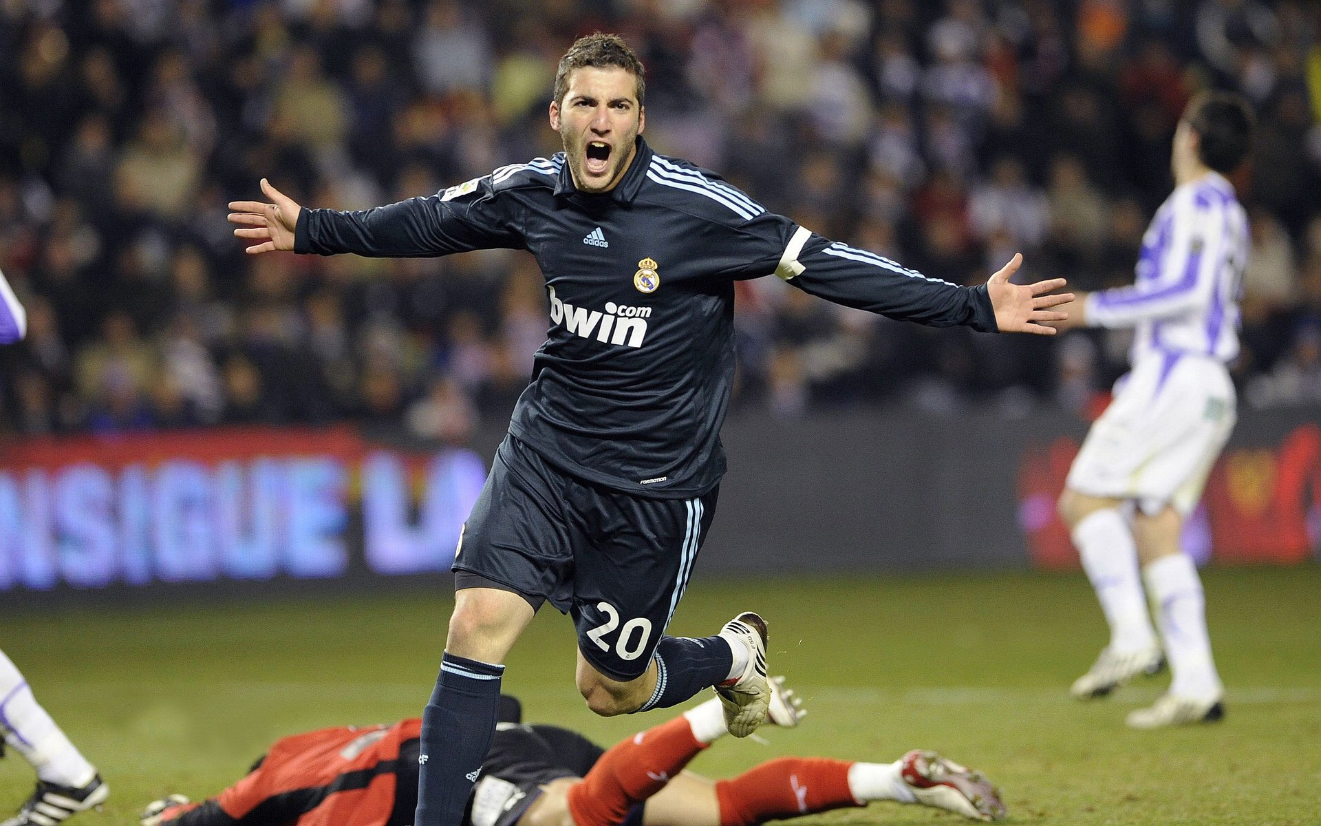 皇马主场连胜被终结，球迷高呼失误必须改进，皇马获胜